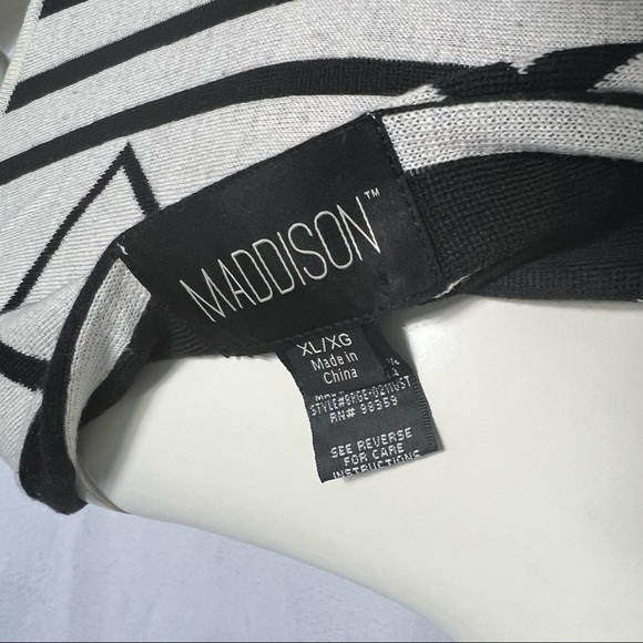 Knit Sleeveless Asymmetric Open Front Cardigan - Picture 5 of 6